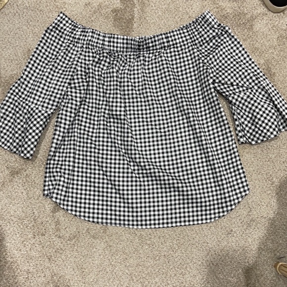 Off the shoulders top 🖤 NWOT - Picture 1 of 4